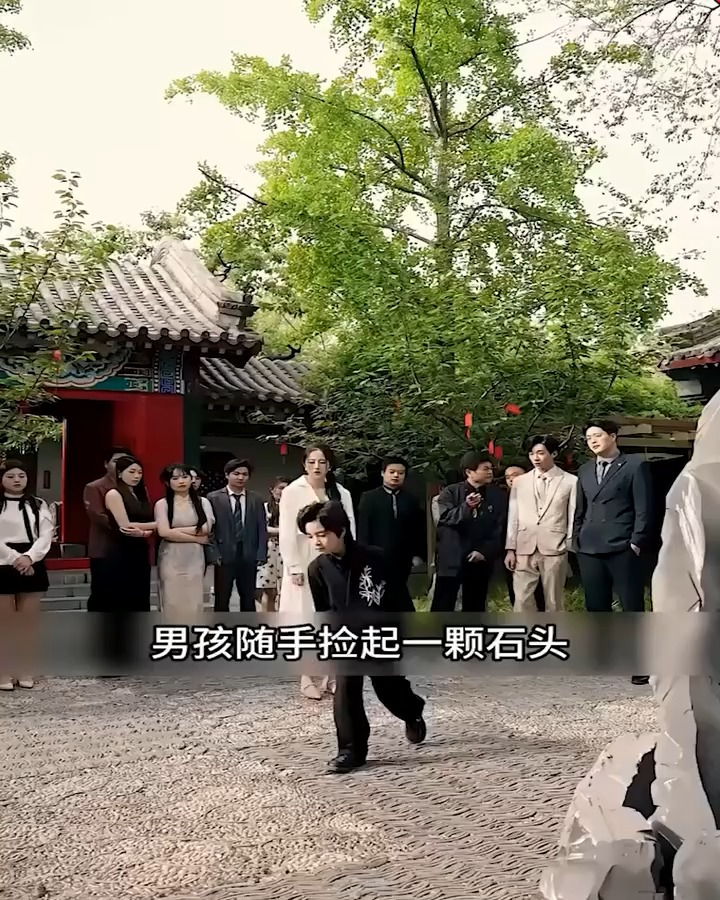 [ครบชุด] TQ11064 เด็กชายแค่ขว้างก้อนหินอย่างเบาๆ แต่ก้อนหินพันตันกลับแตกกระจายทันที